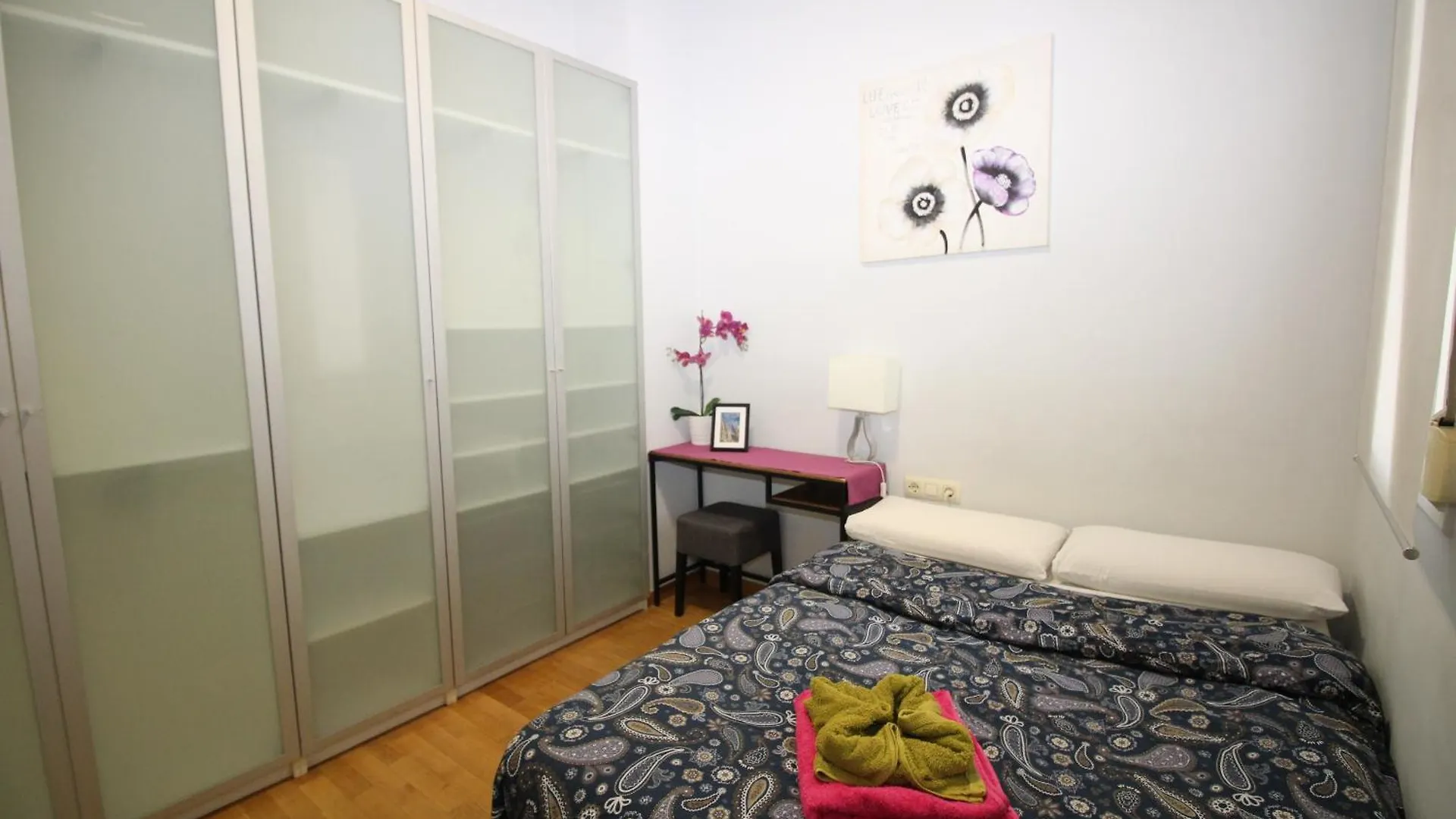 Habitaciones Acogedoras En Borrell Bed & Breakfast
